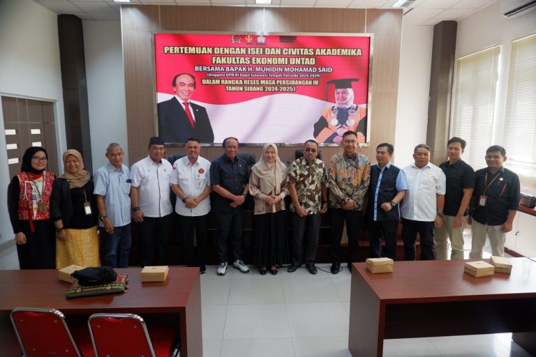 FEB UNTAD Terima Kunjungan Anggota DPR RI dan Salurkan Beasiswa Hingga Bantuan Pembangunan Smart Classroom