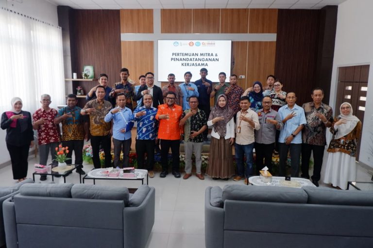 FEB UNTAD Perkuat Kolaborasi melalui Penandatanganan MoU Kampus Berdampak dan Sosialisasi Program Ayo Bangun Desa Indonesia (ABDI)