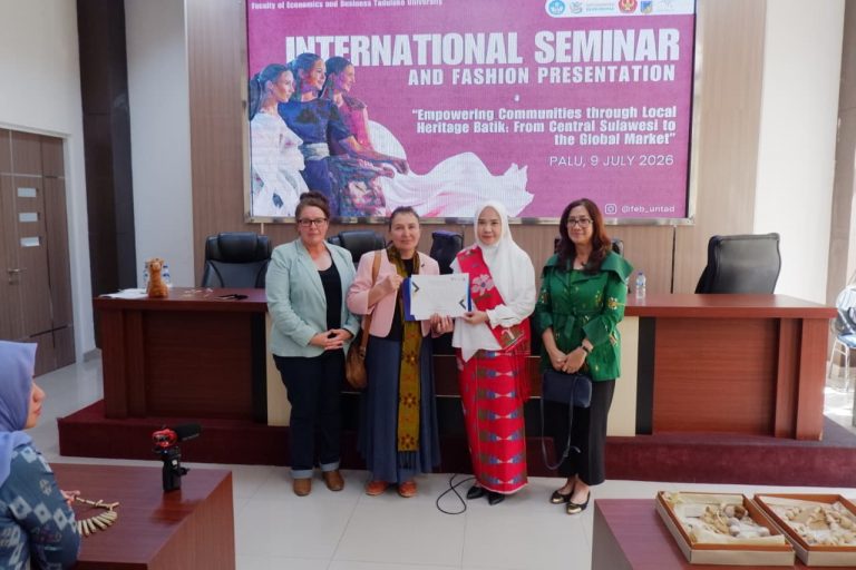 FEB Untad Berkolaborasi dengan EFWA untuk Memperkenalkan Batik Sulawesi Tengah ke Tingkat Internasional
